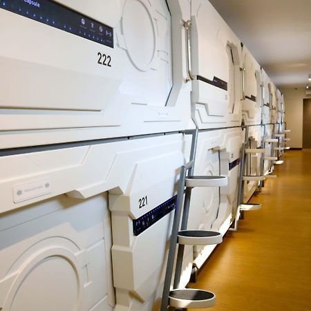 Whiz Capsule Hotel Thamrin Jakarta Extérieur photo