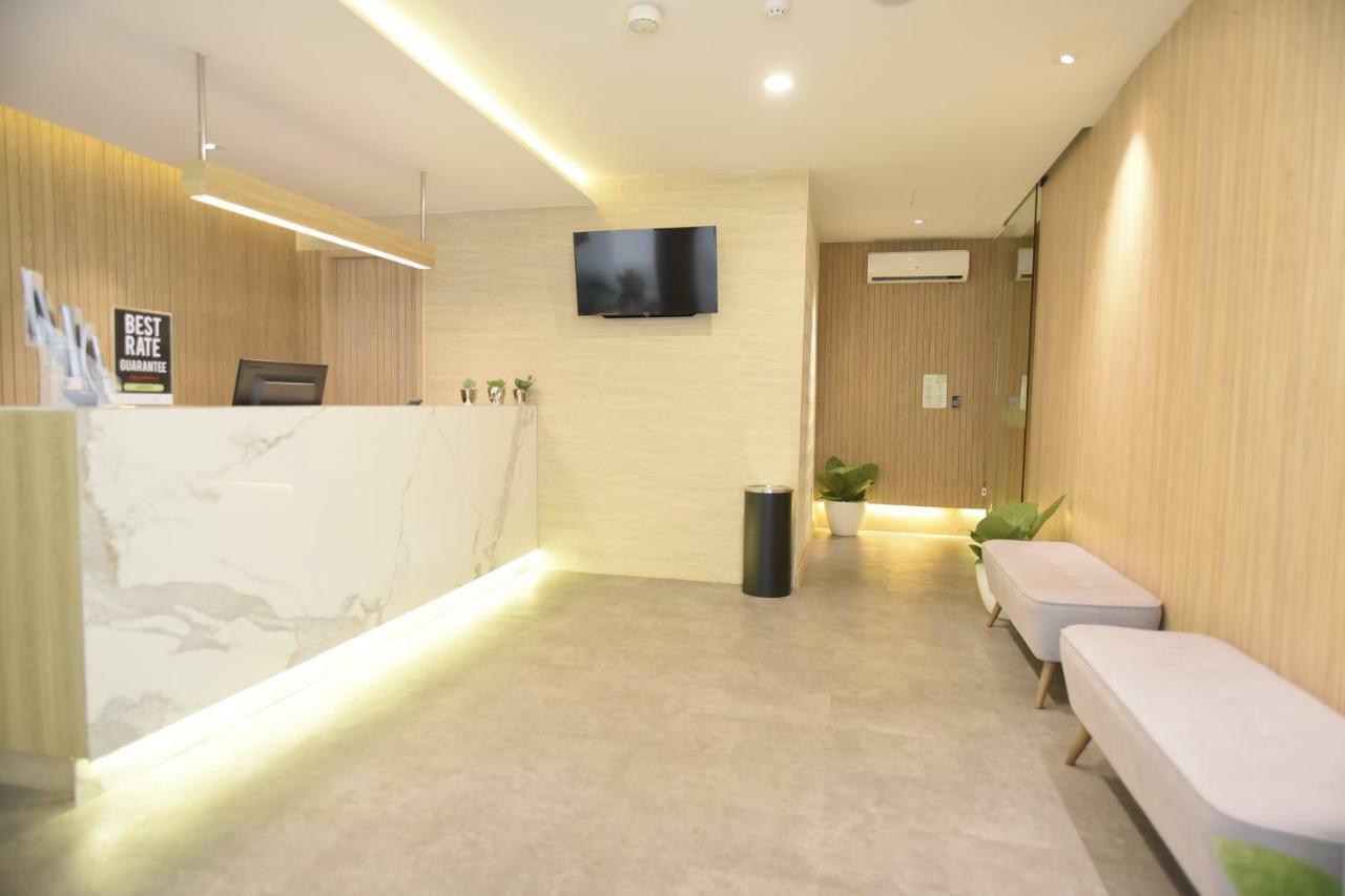 Whiz Capsule Hotel Thamrin Jakarta Extérieur photo