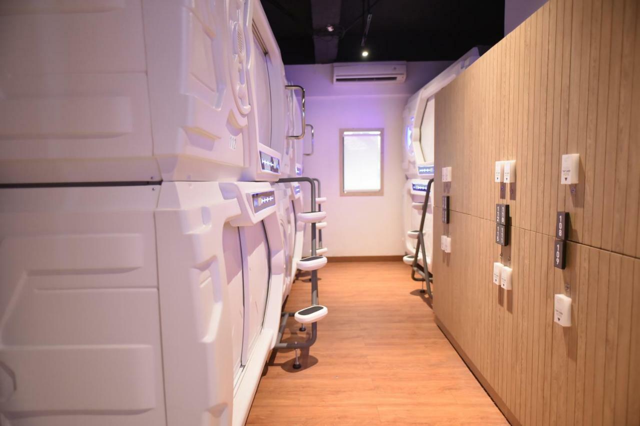 Whiz Capsule Hotel Thamrin Jakarta Extérieur photo