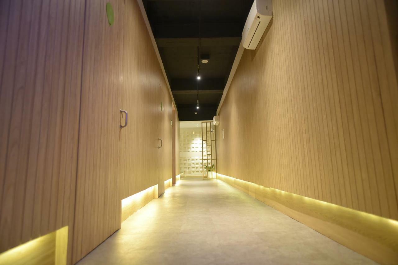 Whiz Capsule Hotel Thamrin Jakarta Extérieur photo